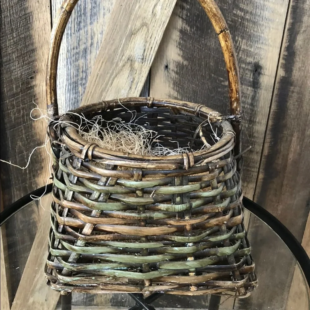 Rustic Painted Twig Handle Square Basket Excelsior for Easter‎